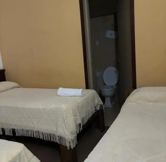 Economy Quadruple Room, Claro De Luna Hotel Centro