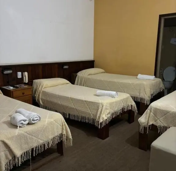 Economy Quadruple Room, Claro De Luna Hotel Centro