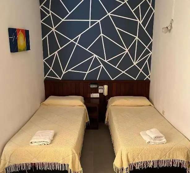 Economy Triple Room, Claro De Luna Hotel Centro