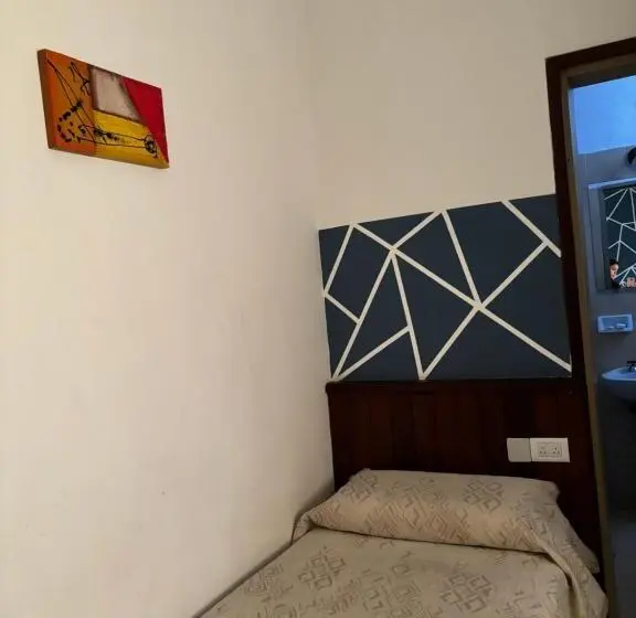 Economy Triple Room, Claro De Luna Hotel Centro