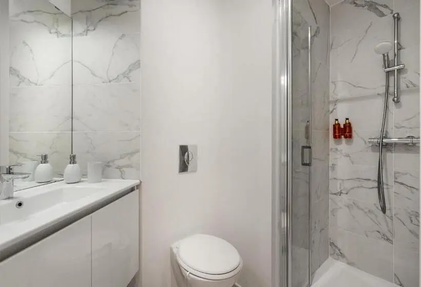 Standard-studio, Emilie Homes   Clichy