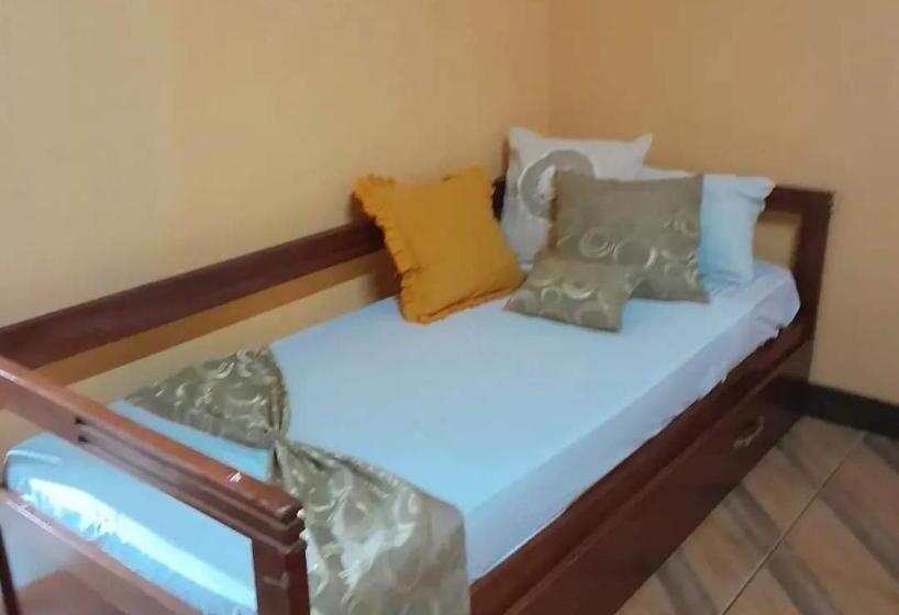 غرفة كلاسيكية ثلاثية, Hostel Damaris