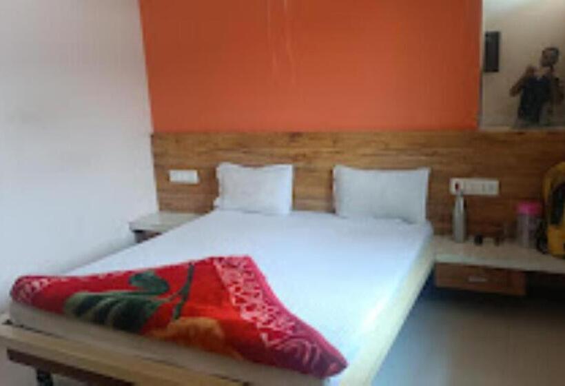 Quarto Deluxe, होटल इन्द्राणी पैलेस , Bediya