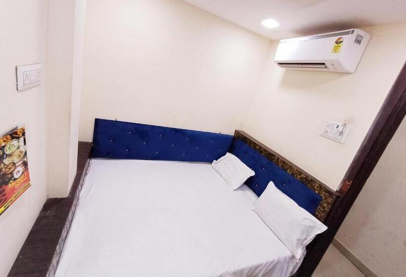 标准单人间, Blue Tower