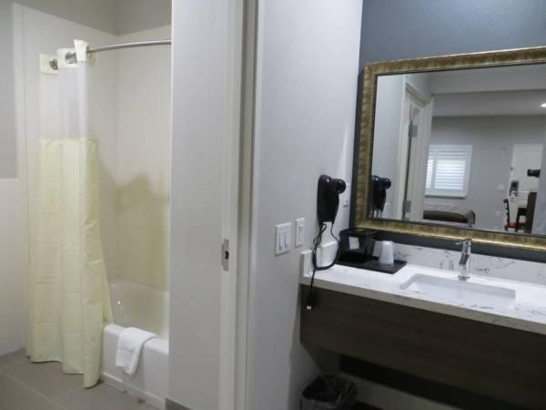 اتاق لوکس, Grand Villa Inn And Suites Westchase/chinatown