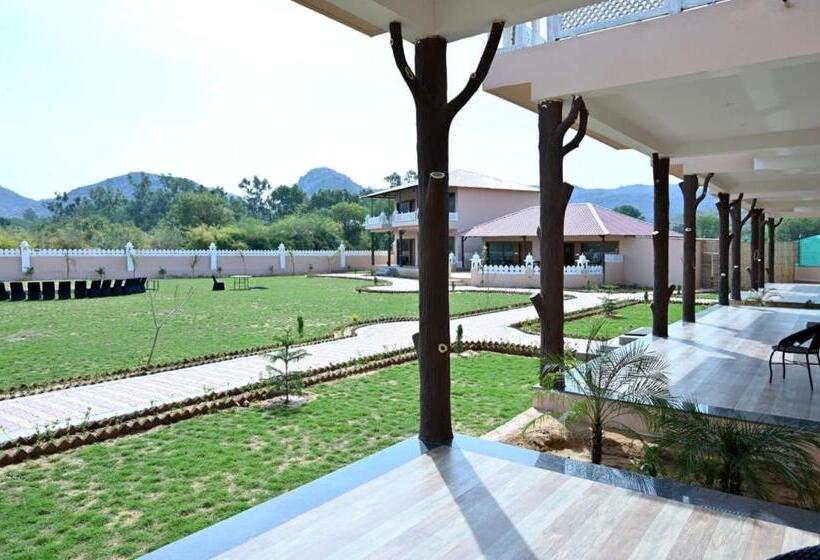 غرفة عائلية مطلّة علي الجبل, Ranthambhore Pride