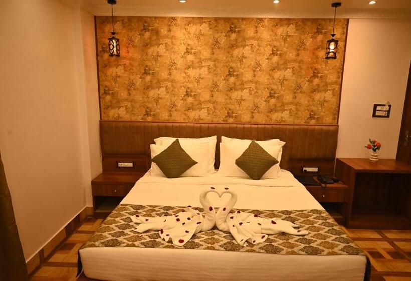 Номер Клуб, Swet Palash Resort