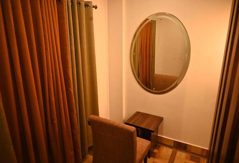 クラブルーム, Swet Palash Resort