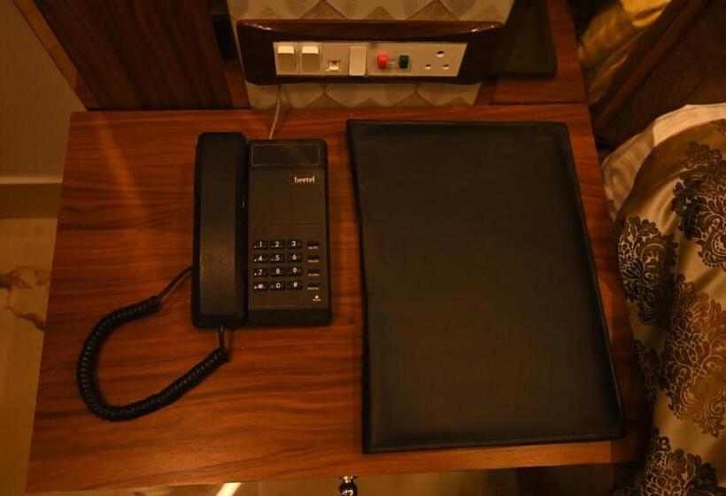 ロイヤルスイート, Swet Palash Resort