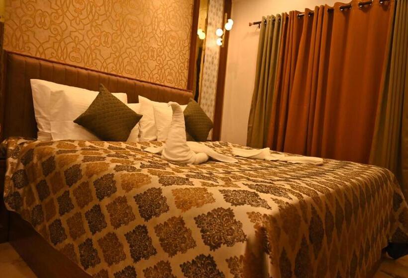 Королевский Люкс, Swet Palash Resort