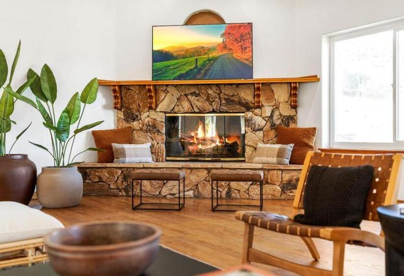 דירת חדר, Edna Terrace By Fieldtrip Resort Style Estate With Pool Spa Meditation Game Room