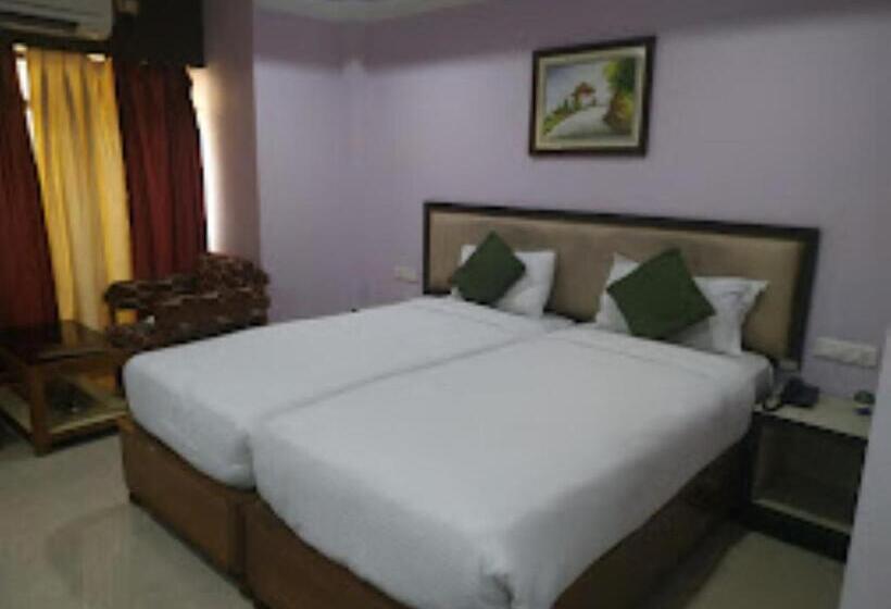 Номер Deluxe, Gokul Plaza,bhubaneswar