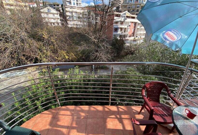 اتاق استاندارد چهار تخته, Markovic Apartmani Becici