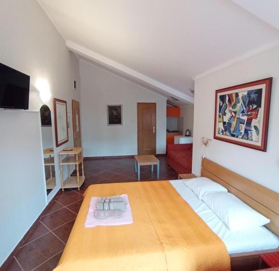 اتاق استاندارد چهار تخته, Markovic Apartmani Becici