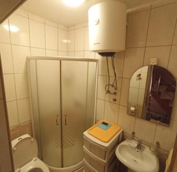 اتاق اکونومی, Markovic Apartmani Becici