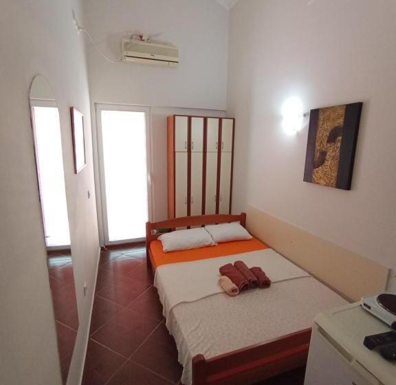 اتاق اکونومی, Markovic Apartmani Becici