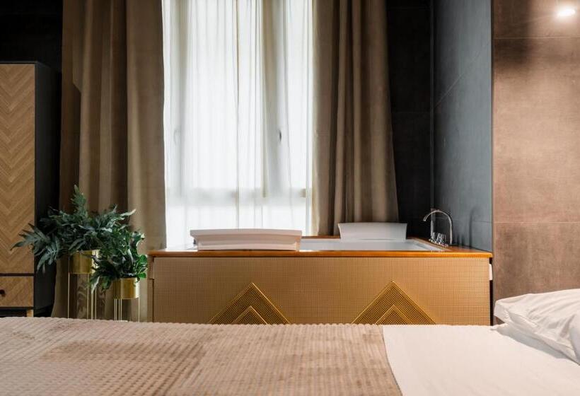 带按摩浴盆的套房, Porta D Oro Charming House Ii & Spa