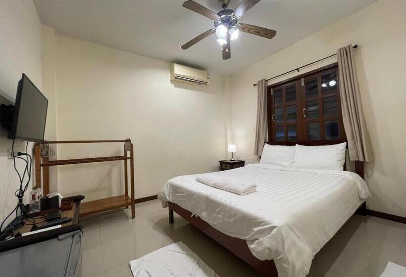 Habitació Estàndard, เวลาและนาที Wella&natee