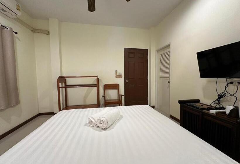 Habitació Estàndard, เวลาและนาที Wella&natee