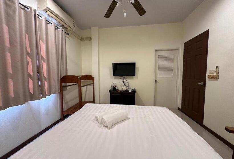 Habitació Estàndard, เวลาและนาที Wella&natee