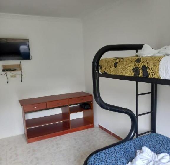 غرفة قياسية رباعية حمام مشترك, Guacamayas Resort Vacation