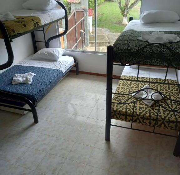 غرفة قياسية رباعية حمام مشترك, Guacamayas Resort Vacation