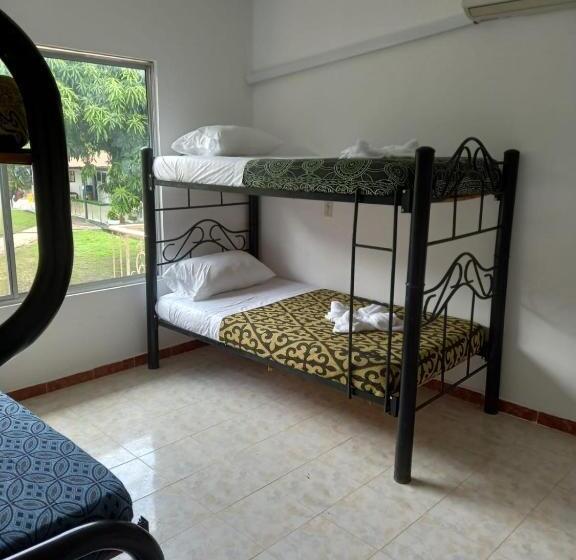 غرفة قياسية رباعية حمام مشترك, Guacamayas Resort Vacation