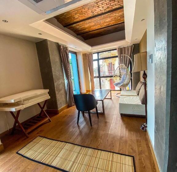 سوییت, De Turistas Iquitos