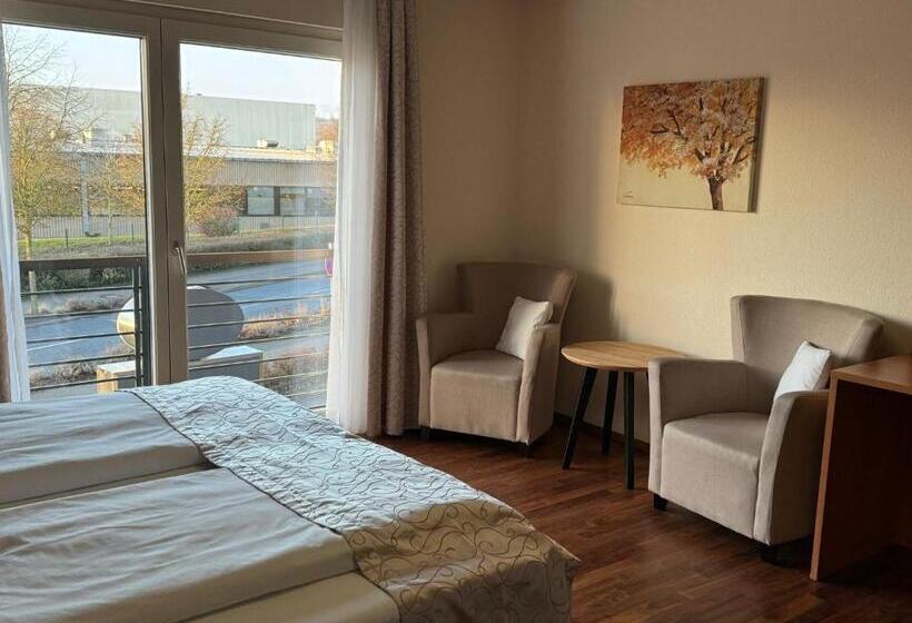 Family Suite, Wal