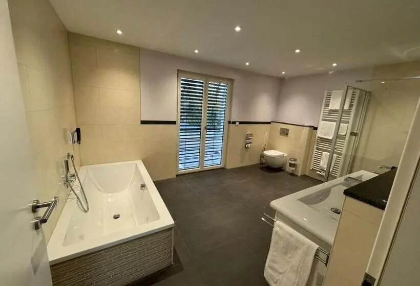 Suite Familiare, Wal