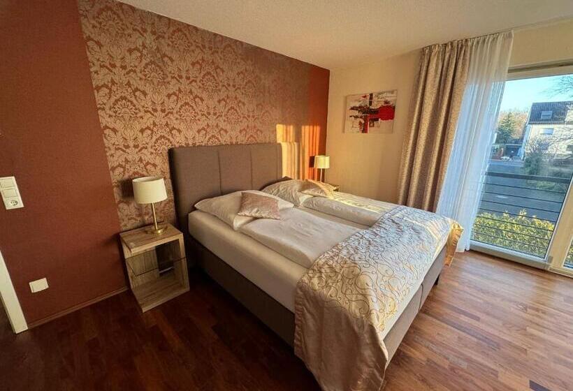 Номер Deluxe, Wal