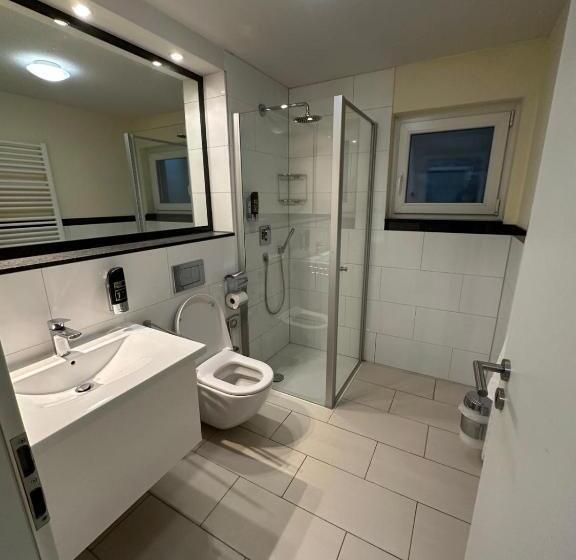 四人标准间, Wal