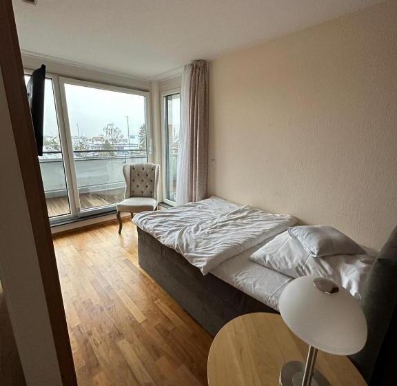 标准单人间, Wal