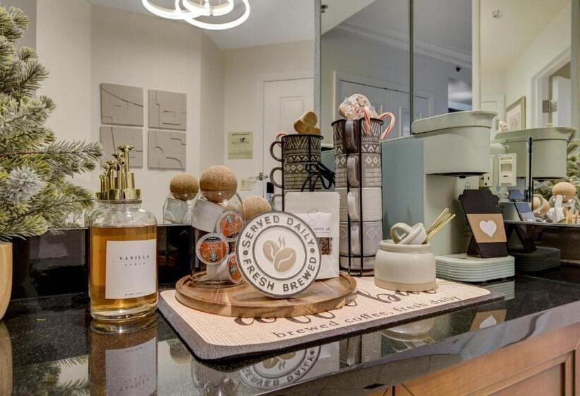 스탠다드 스튜디오 킹침대, Jewel Suite W/balcony Mgm Signature  23rd Floor Strip View