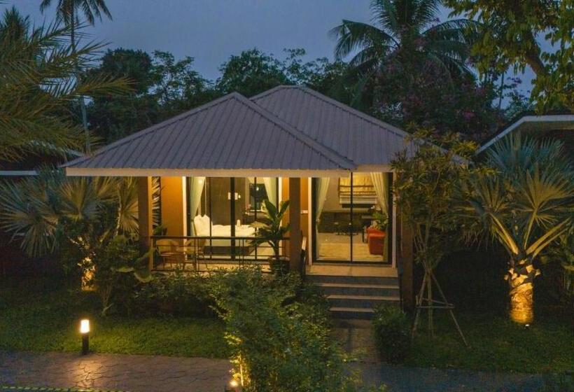 سوییت, Seeview Resort