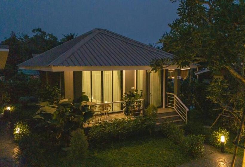 Suite, Seeview Resort