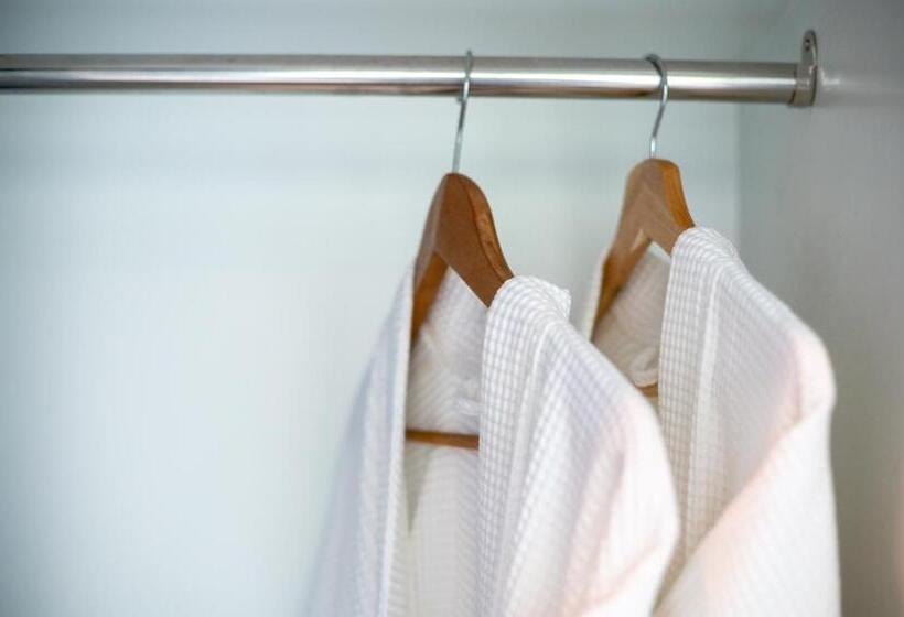 Suite, Seeview Resort