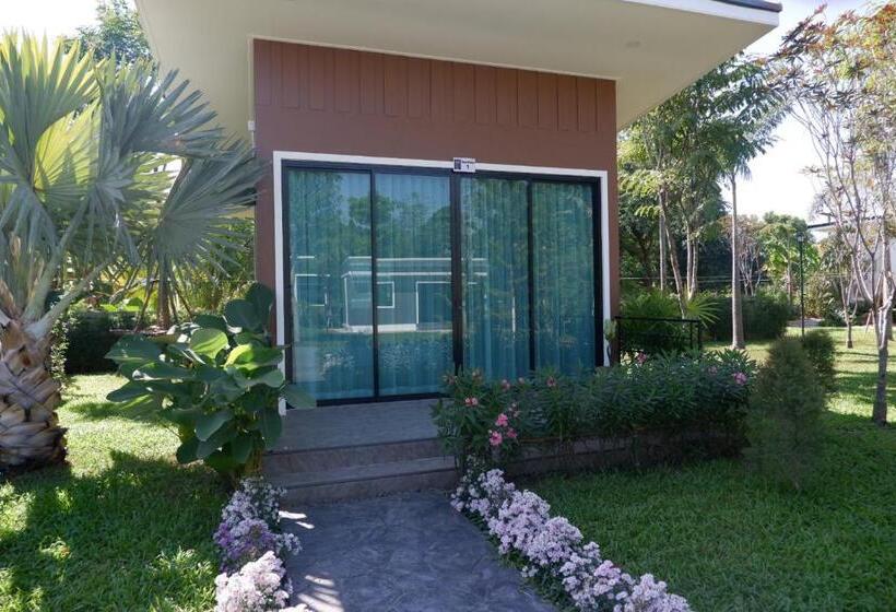 اتاق لوکس سه تخته, Seeview Resort