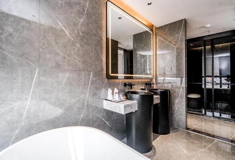 جناح, Yunmu Hotel Luzhou