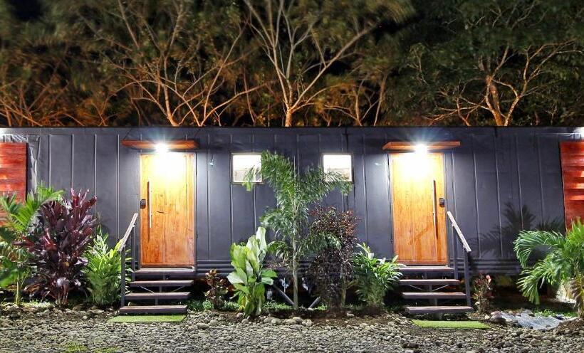 غرفة قياسية مزوَّدة بشُرفة, Contenedores Corporativos