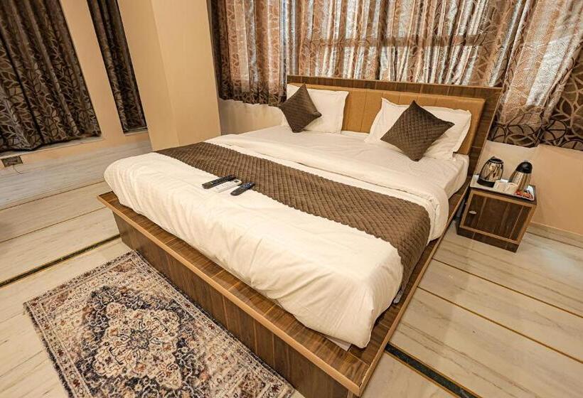 Люкс, Fabhotel Pearl Square