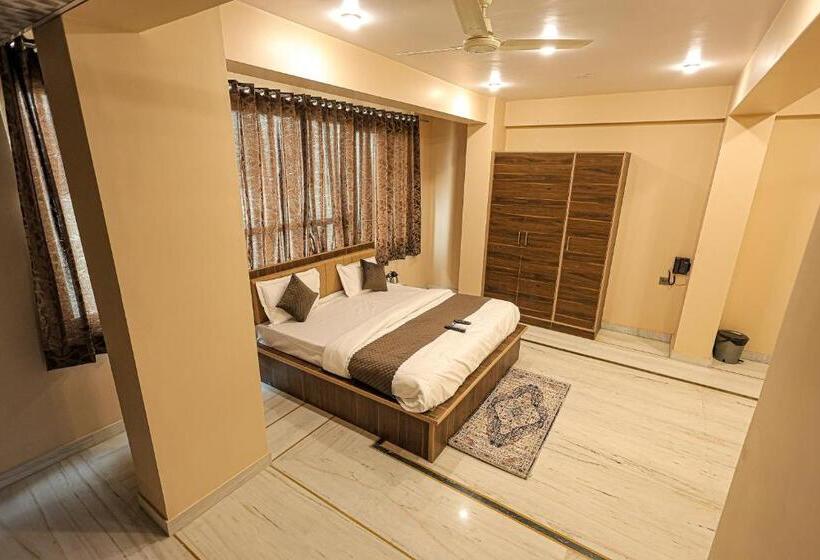Люкс, Fabhotel Pearl Square