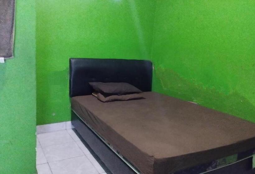 スタンダードルーム, Spot On 93436 Penginapan Mekar Sari