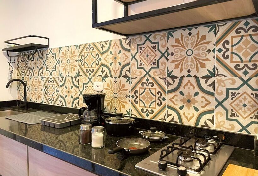 اتاق خانوادگی, Trip Monkey Del Río