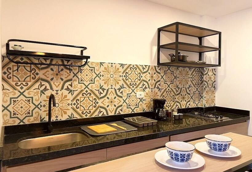 اتاق خانوادگی, Trip Monkey Del Río