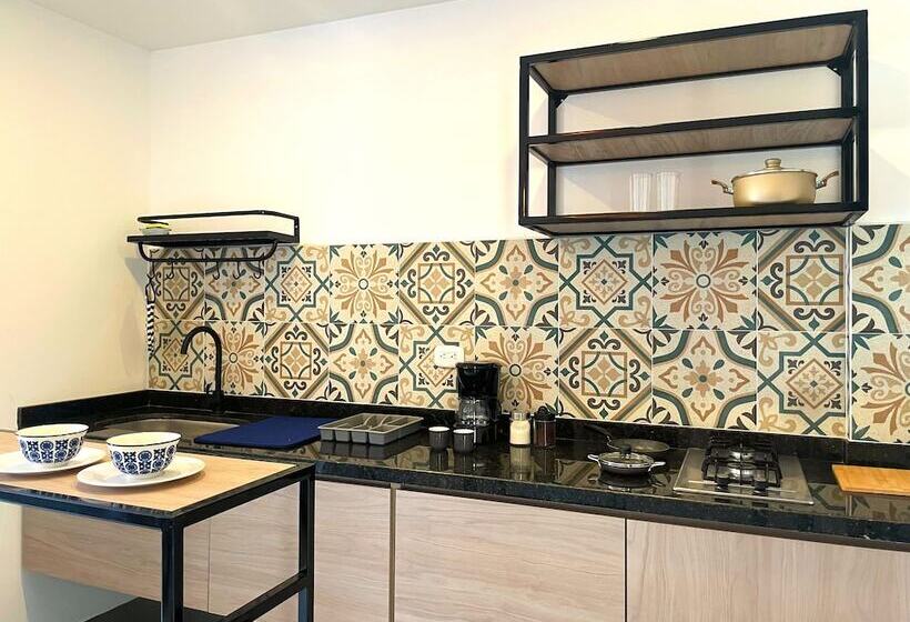 اتاق خانوادگی, Trip Monkey Del Río