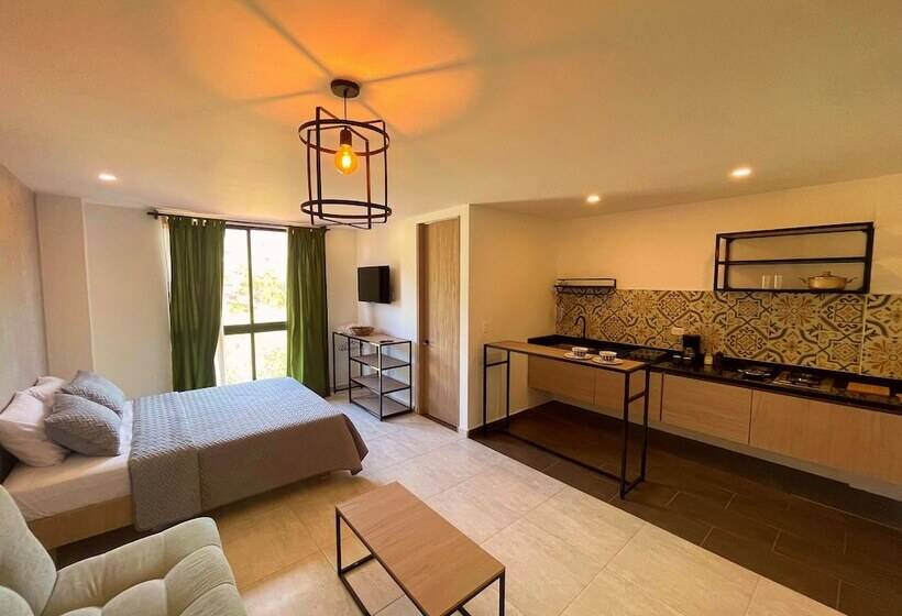 اتاق خانوادگی, Trip Monkey Del Río