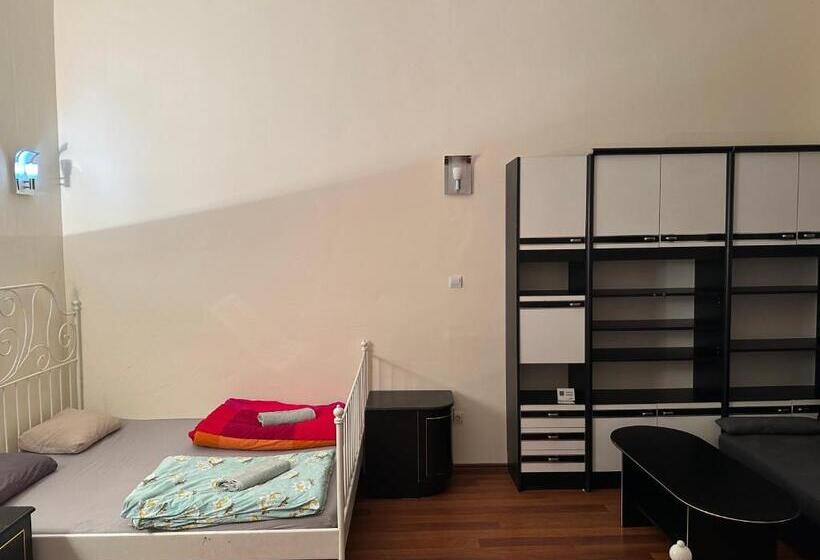 חדר משפחתי חדר אמבטיה משותף, Buda Nyugati Railway Station