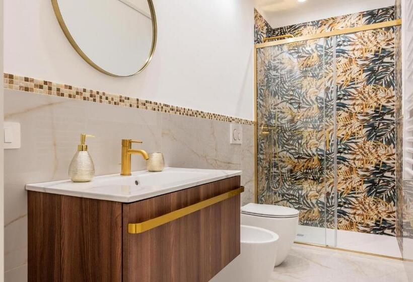 اتاق لوکس با بالکن, Palazzobellini