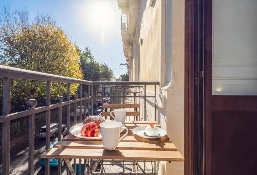 اتاق لوکس با بالکن, Palazzobellini